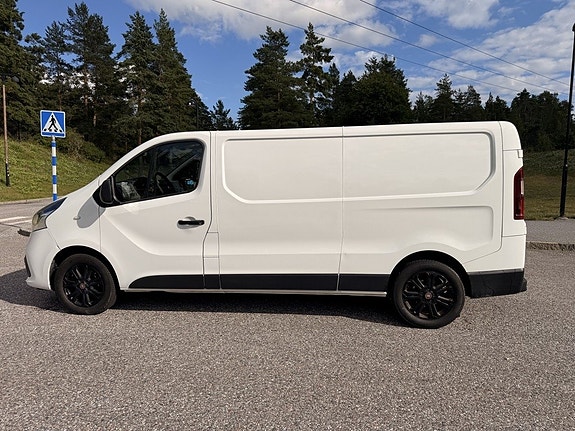Renault Trafic 2 of 9