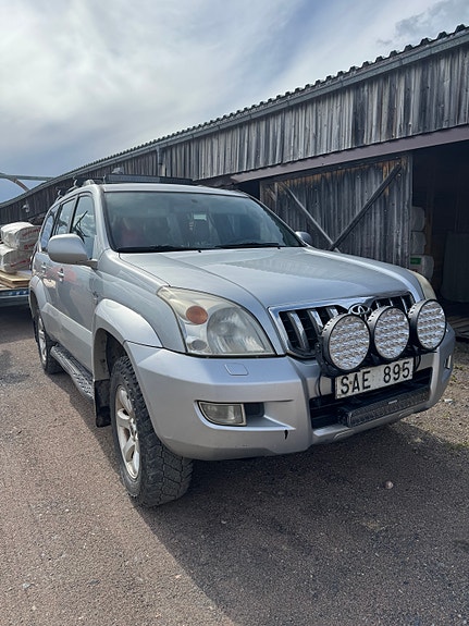 Toyota Land Cruiser 2 of 2