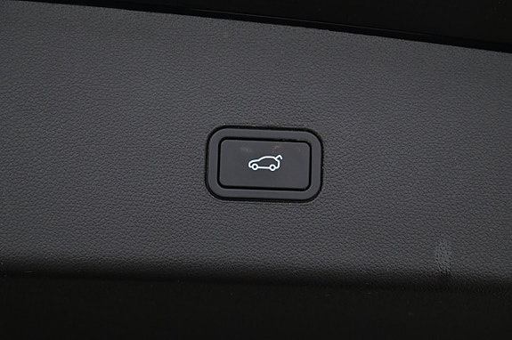 XPeng G9 23 of 27