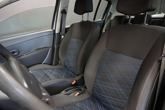 Renault Clio 11 of 18