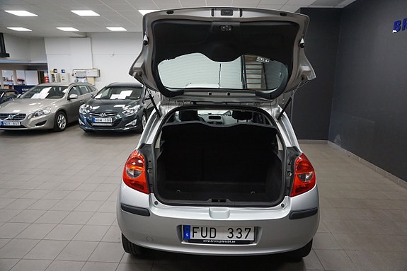 Renault Clio 18 of 18