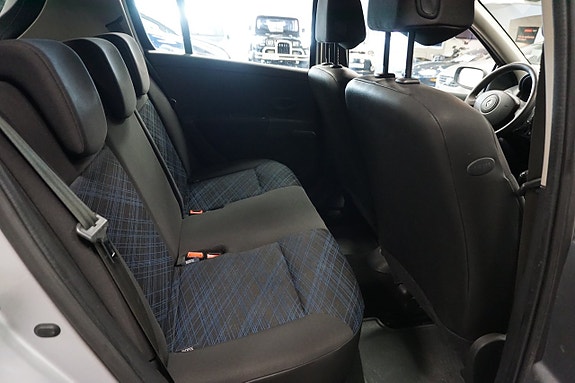 Renault Clio 16 of 18