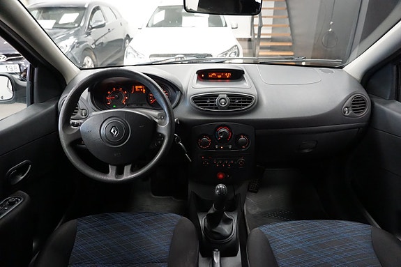 Renault Clio 10 of 18