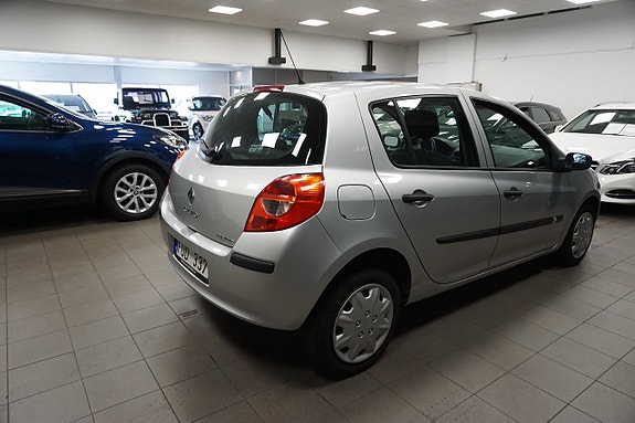 Renault Clio 8 of 18