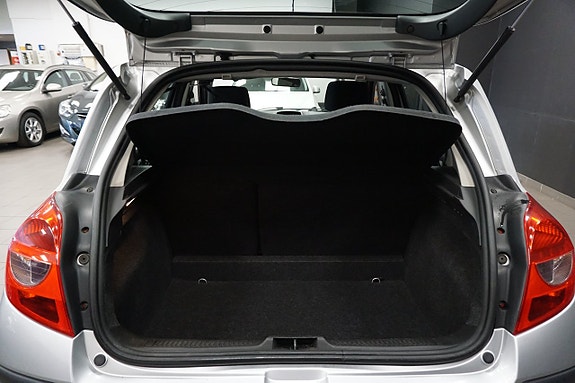 Renault Clio 17 of 18
