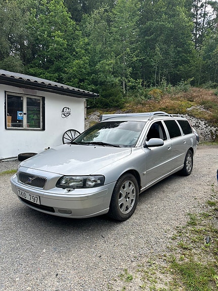 Volvo V70 3 of 5