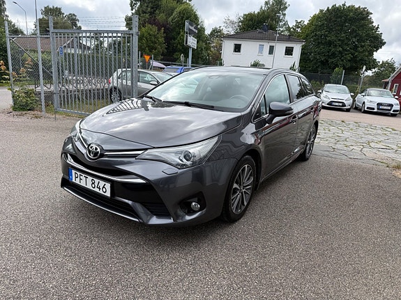 Toyota Avensis 2 of 20