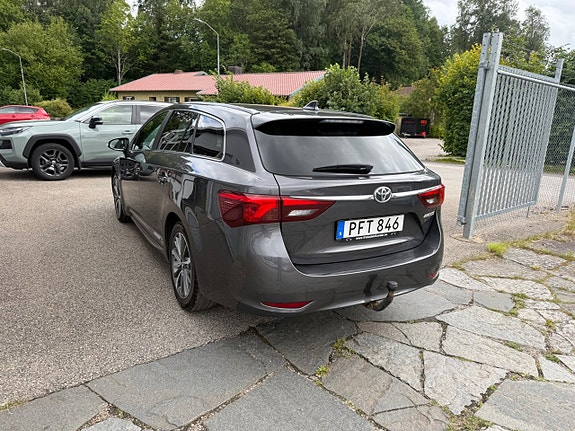 Toyota Avensis 4 of 20