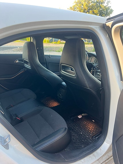 Mercedes-Benz A180 3 of 6