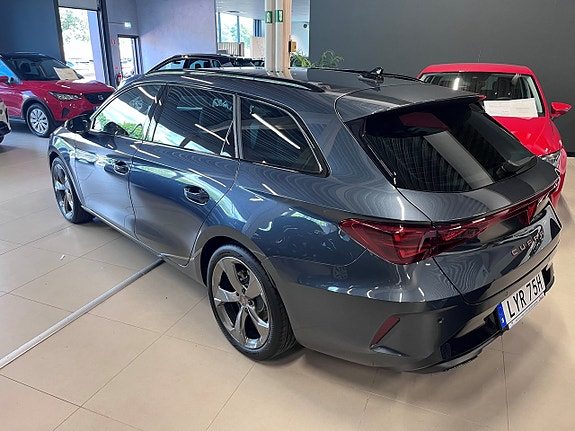 Cupra Leon 2 of 5