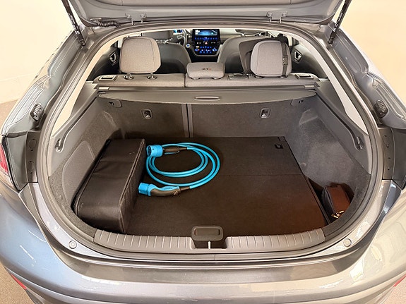 Hyundai IONIQ 13 of 16