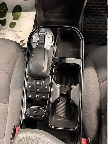 Hyundai IONIQ 16 of 16
