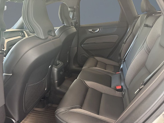 Volvo XC60 8 of 14