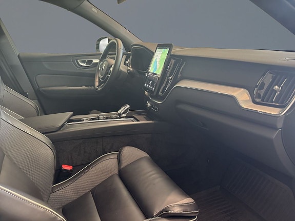 Volvo XC60 7 of 14