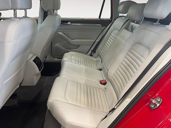 Volkswagen Passat 15 of 26