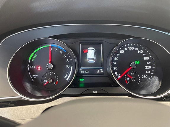 Volkswagen Passat 13 of 26