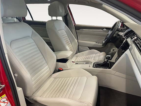 Volkswagen Passat 16 of 26