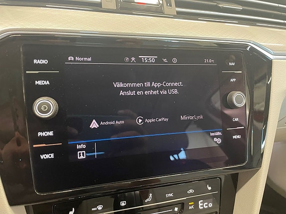 Volkswagen Passat 24 of 26