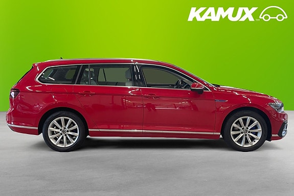 Volkswagen Passat 2 of 26