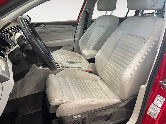 Volkswagen Passat 10 of 26