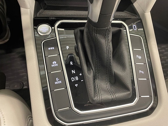 Volkswagen Passat 21 of 26