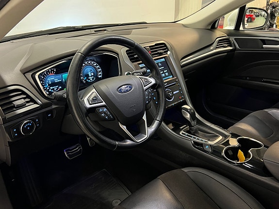 Ford Mondeo 13 of 30