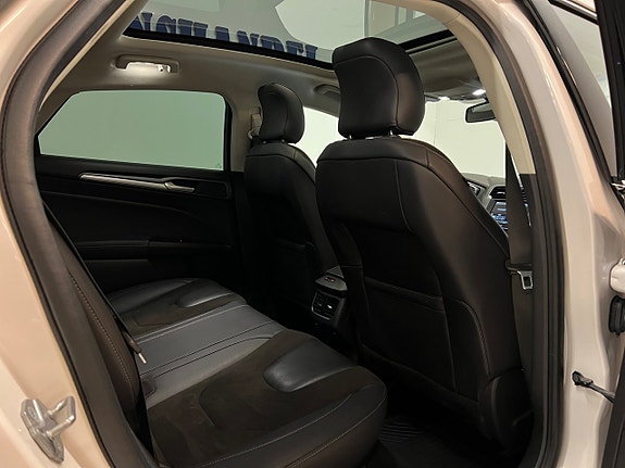 Ford Mondeo 19 of 30