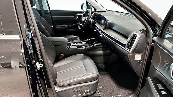 Kia Sorento 3 of 20