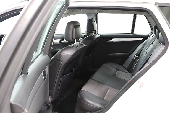 Mercedes-Benz C220 10 of 21