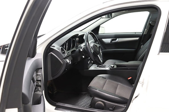 Mercedes-Benz C220 9 of 21