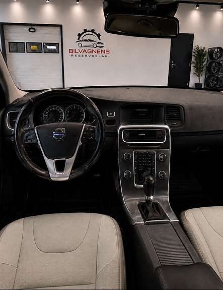 Volvo V60 4 of 5
