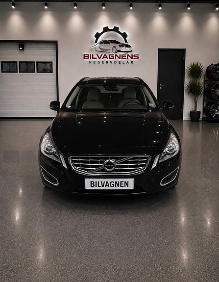 Volvo V60 2 of 5