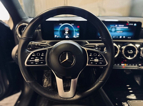 Mercedes-Benz A250 e 8 of 9