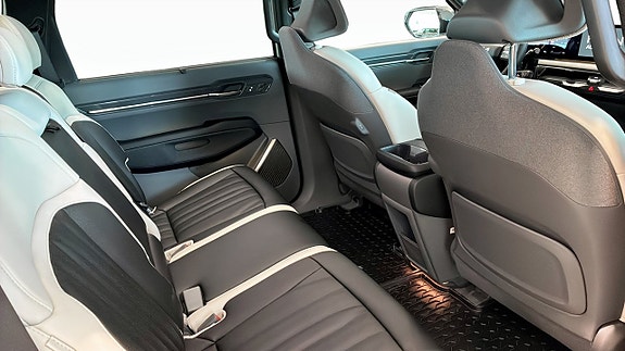 Kia EV9 3 of 15