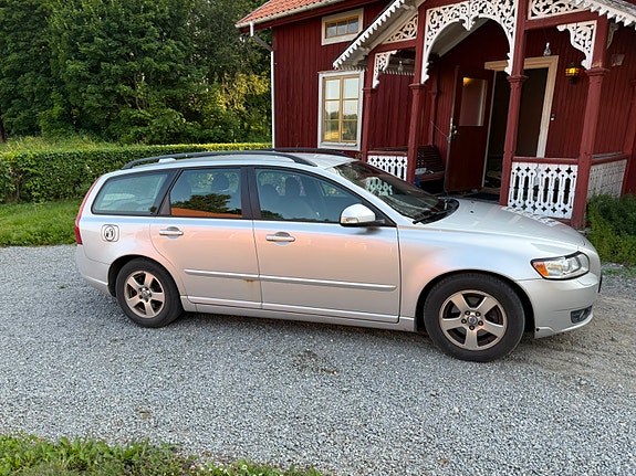 Volvo V50 2 of 13