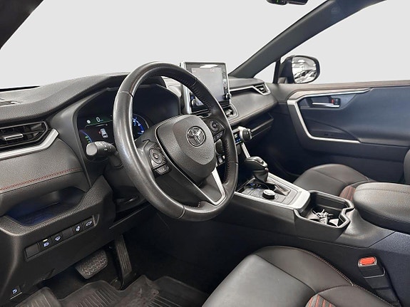 Toyota RAV4 8 of 13