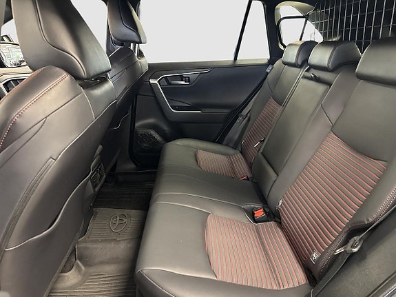 Toyota RAV4 9 of 13