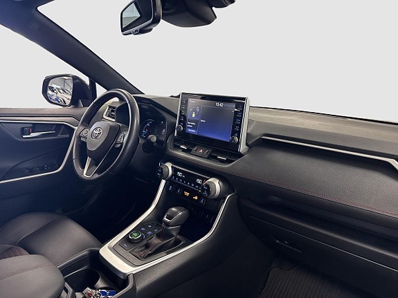 Toyota RAV4 7 of 13