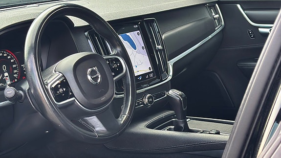 Volvo V90 Cross Country 9 of 16