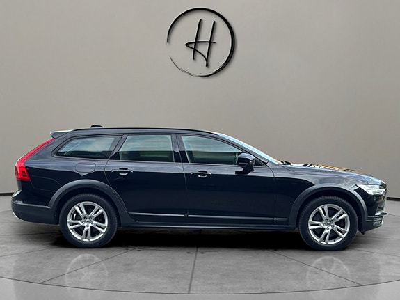 Volvo V90 Cross Country 6 of 16
