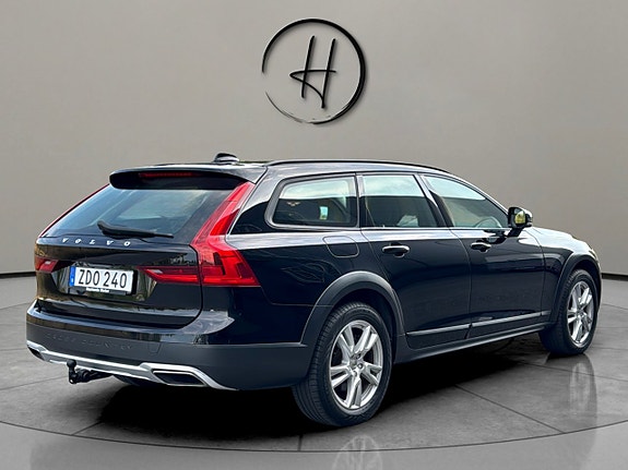 Volvo V90 Cross Country 7 of 16