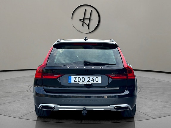 Volvo V90 Cross Country 4 of 16