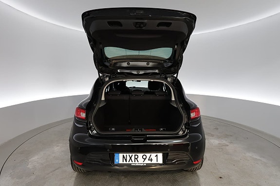 Renault Clio 15 of 16