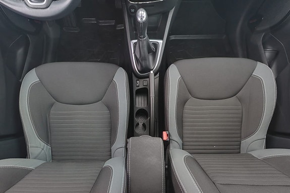 Renault Clio 9 of 16