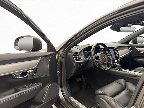 Volvo V90 Cross Country 11 of 30