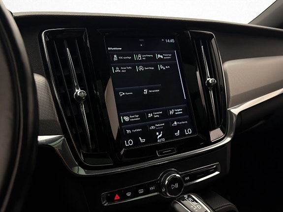 Volvo V90 Cross Country 24 of 30