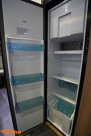 Adria Coral 670 SC Alde 150hk Silvermetallic 11 of 21