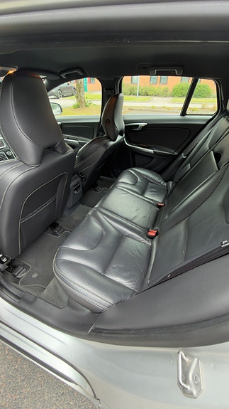 Volvo V60 2 of 8