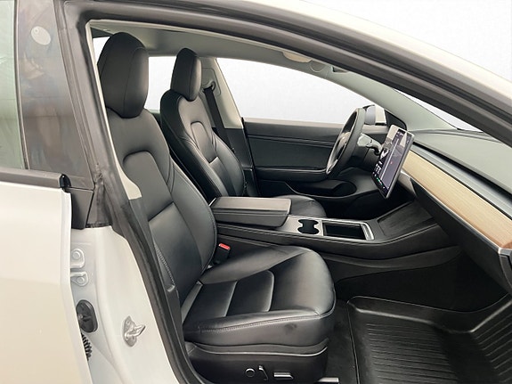 Tesla Model 3 27 of 30