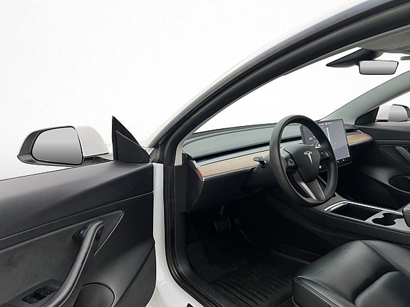 Tesla Model 3 11 of 30